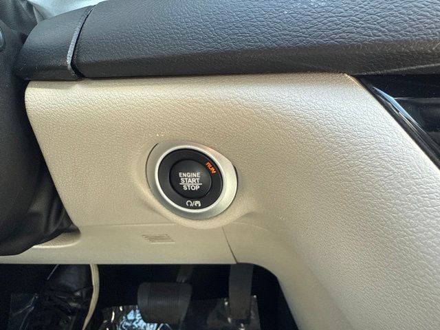 Used 2024 Chrysler Pacifica Touring-L FWD image 19