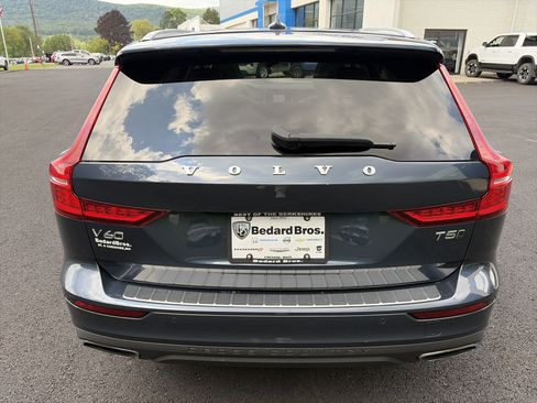 Certified 2022 Volvo V60 T5 Cross Country w/ Climate Package AWD/4WD image 4