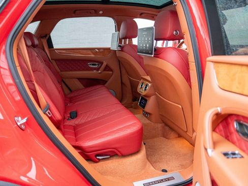 Used 2017 Bentley Bentayga image 54