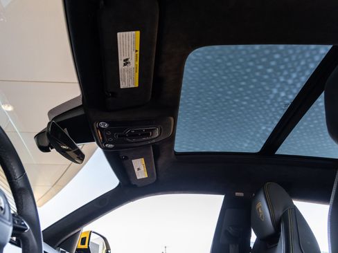 Used 2021 Lamborghini Urus AWD/4WD image 27
