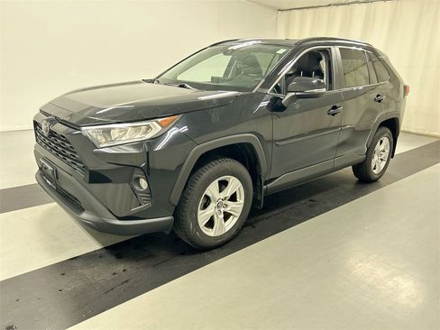 Used 2019 Toyota RAV4 XLE image 5
