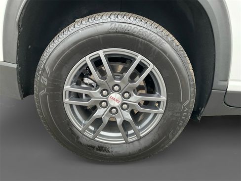 Used 2025 GMC Acadia Elevation image 10