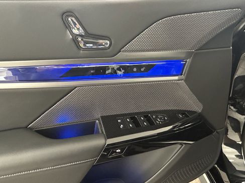 Used 2024 BMW i7 eDrive50 image 24