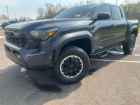 Used 2022 Toyota Tacoma SR image 6