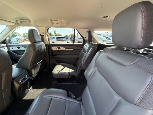 Used 2026 Ford Explorer Active w/ Active Comfort Package AWD/4WD image 5