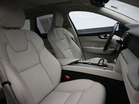 Used 2023 Volvo XC60 B5 Plus w/ Climate Package image 32