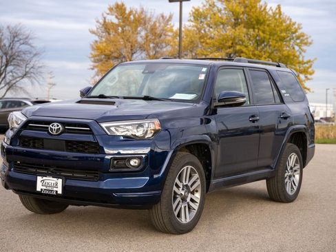 Used 2022 Toyota 4Runner TRD Sport image 3