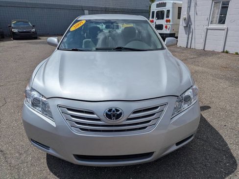Used 2009 Toyota Camry LE FWD image 2