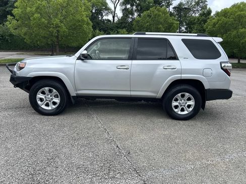 Used 2021 Toyota 4Runner SR5 RWD image 4