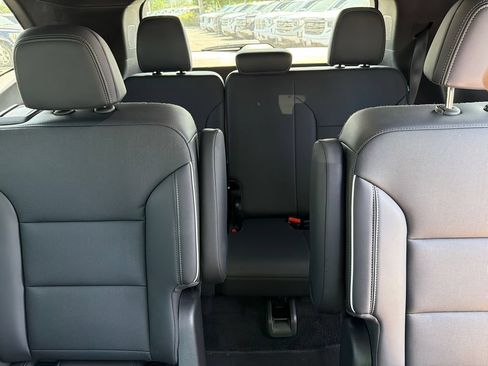 Used 2025 Buick Enclave Preferred FWD image 19
