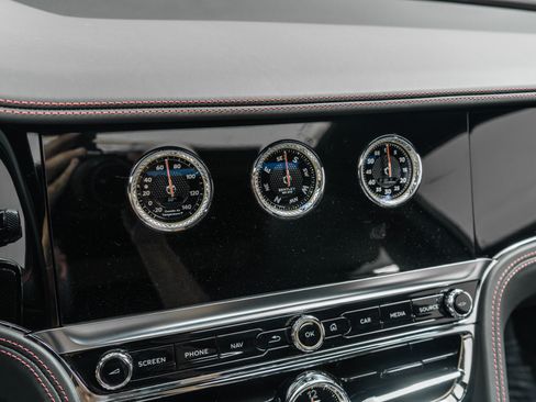 Used 2024 Bentley Flying Spur V8 AWD/4WD image 31