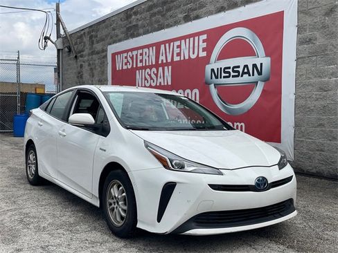 Used 2022 Toyota Prius image 1