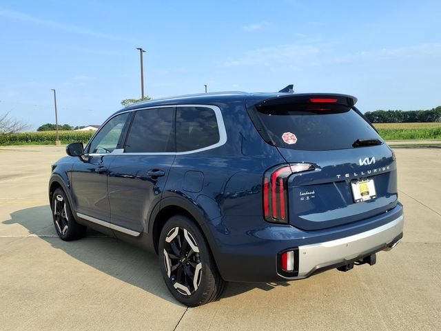 Used 2024 Kia Telluride EX w/ EX Captain's Chair Package FWD image 3