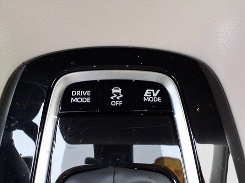 Used 2024 Toyota Corolla LE image 21