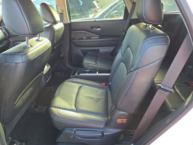 Used 2024 Nissan Pathfinder SL w/ SL Premium Package FWD image 12