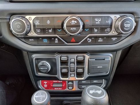 Used 2024 Jeep Wrangler Unlimited Rubicon 4xe w/ Technology Group AWD/4WD image 36