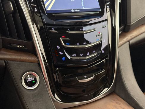Used 2018 Cadillac Escalade Luxury RWD image 31