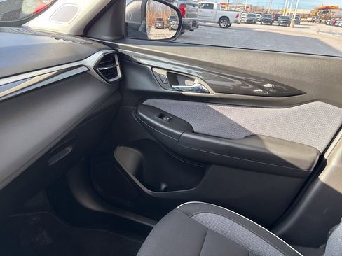 Used 2025 Chevrolet TrailBlazer LS w/ LS Convenience Package image 19