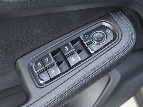 Certified 2023 Porsche Macan image 15