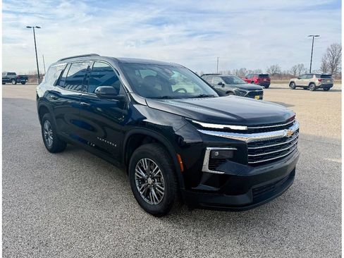 Used 2025 Chevrolet Traverse LT w/ Driver Confidence Package image 6