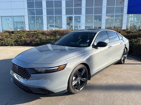 Used 2025 Honda Accord Sport image 9