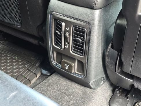 Used 2022 Jeep Grand Cherokee Laredo X AWD/4WD image 18