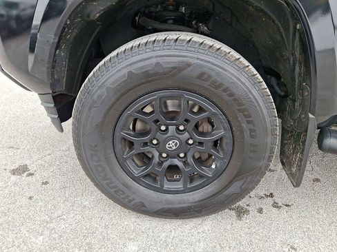 Certified 2020 Toyota Tacoma SR5 image 11