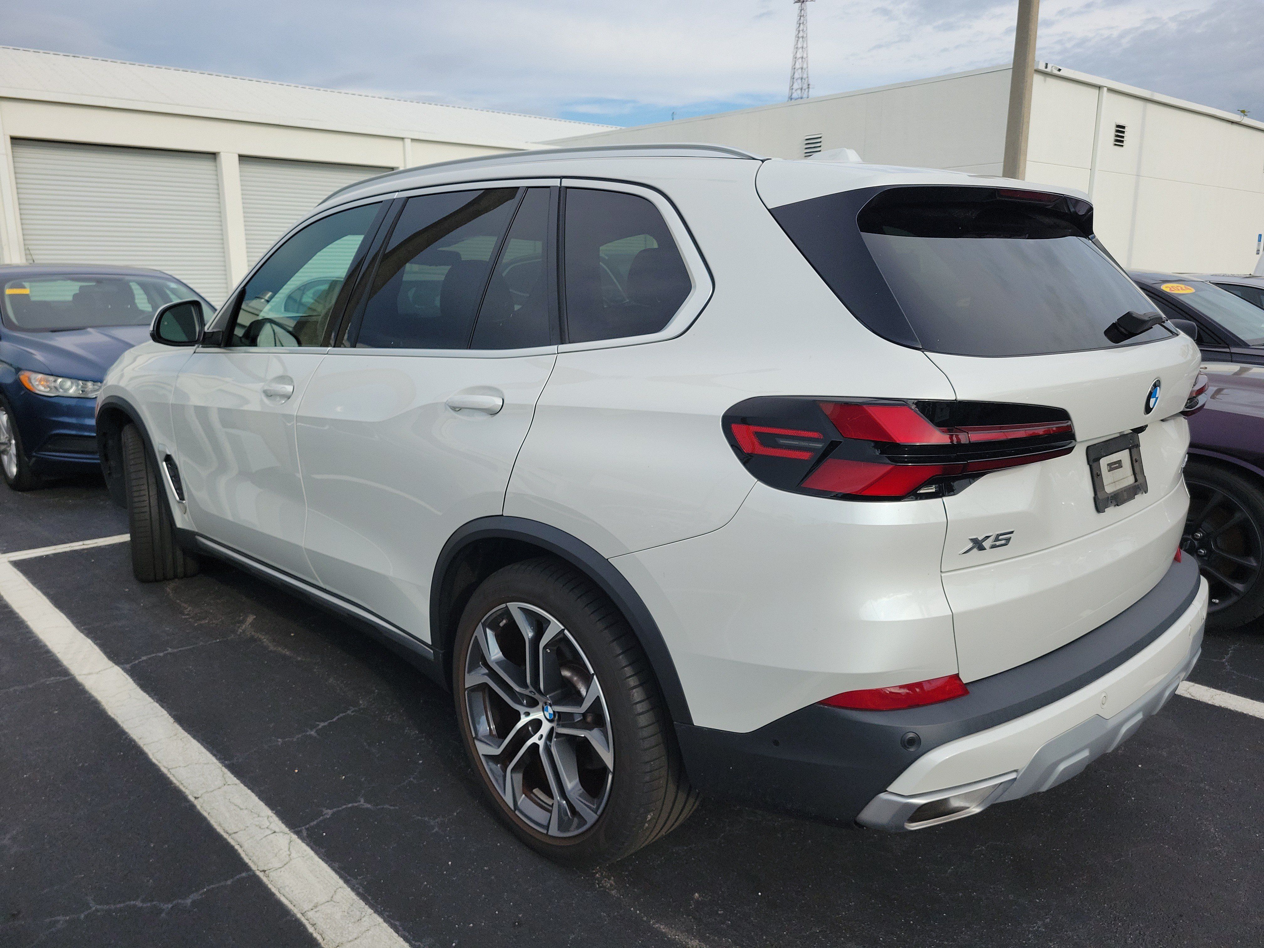 Used 2024 BMW X5 xDrive40i w/ Premium Package AWD/4WD image 4