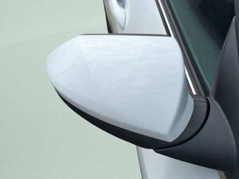 New 2025 Hyundai Elantra SEL FWD image 30