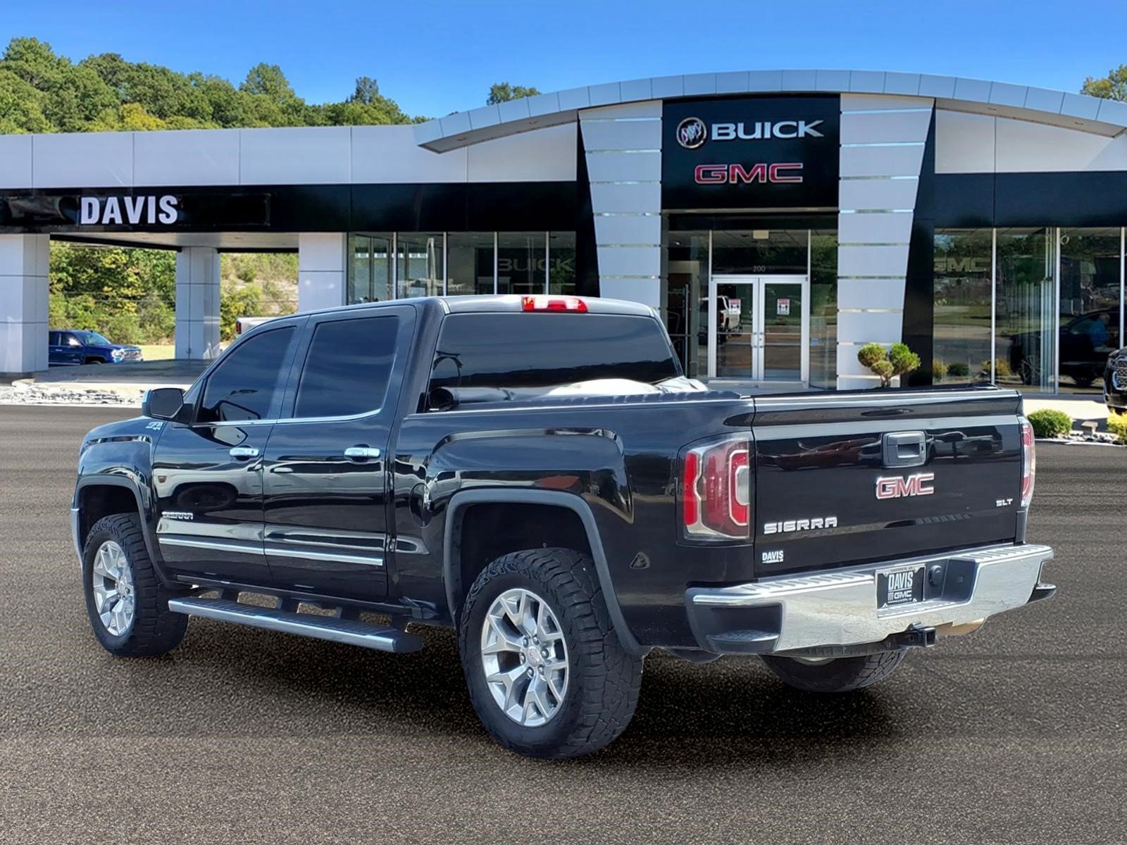Used 2018 GMC Sierra 1500 SLT w/ SLT Premium Package AWD/4WD image 4