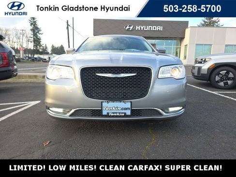 Used 2015 Chrysler 300 Limited w/ Driver Convenience Group image 4