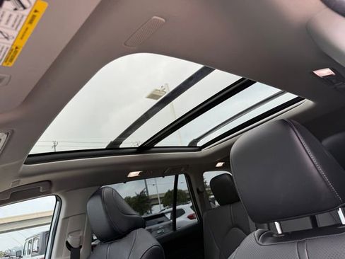 Used 2024 Toyota Grand Highlander AWD Hybrid image 31