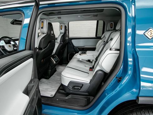 Used 2025 Rivian R1S Adventure Dual AWD/4WD image 21