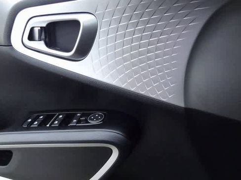 Used 2023 Kia Soul LX image 14