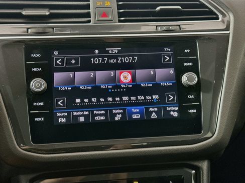 Used 2022 Volkswagen Tiguan SE FWD image 14