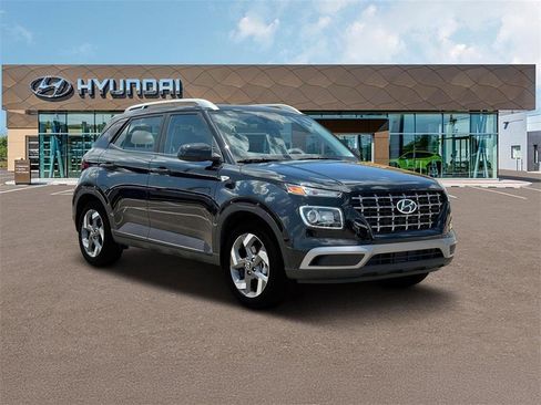 Used 2025 Hyundai Venue SEL image 11