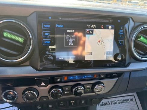 Used 2017 Toyota Tacoma TRD Off-Road w/ Premium & Technology Package image 19