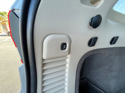 Used 2012 Jeep Grand Cherokee Overland w/ Trailer Tow Group IV image 26