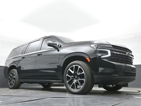 Used 2022 Chevrolet Suburban RST w/ Sport Performance Package image 45