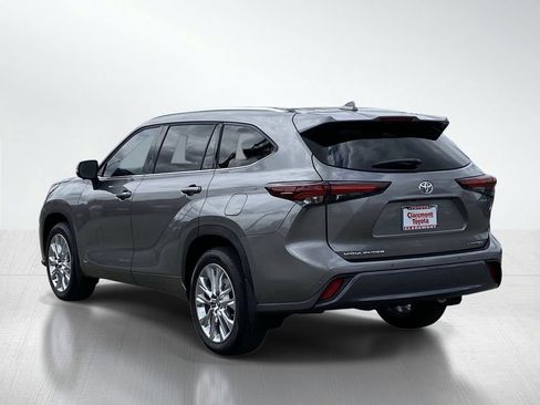 Certified 2026 Toyota Highlander Limited AWD/4WD image 4
