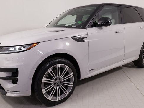 Used 2025 Land Rover Range Rover Sport Autobiography image 4