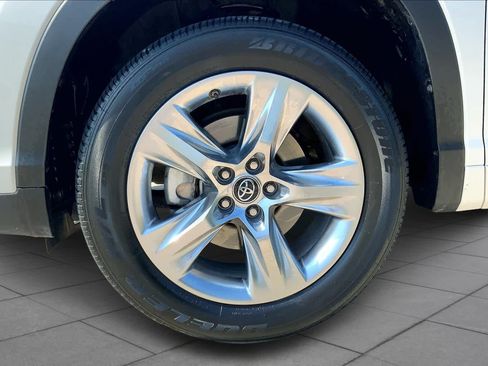 Used 2017 Toyota Highlander Limited FWD image 11