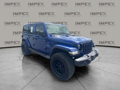 Used 2018 Jeep Wrangler Unlimited Sahara w/ Dual Top Group AWD/4WD image 4