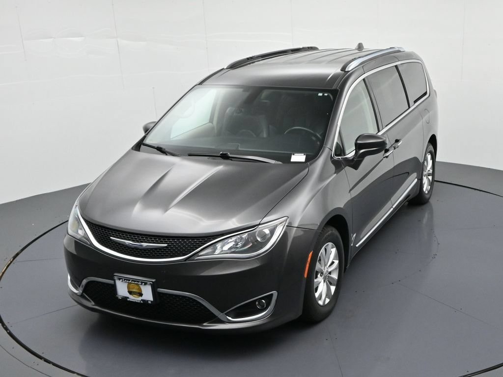 Used 2018 Chrysler Pacifica Touring-L FWD image 16
