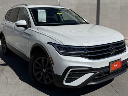 Used 2023 Volkswagen Tiguan SE w/ Panoramic Sunroof Package