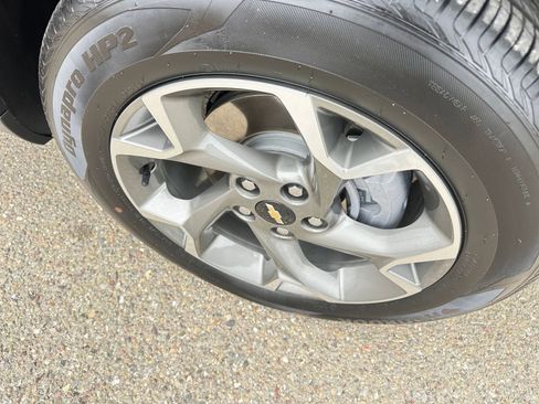 Used 2025 Chevrolet Trax LT image 30