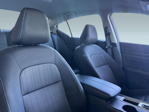 Used 2025 Nissan Altima 2.5 SV image 30