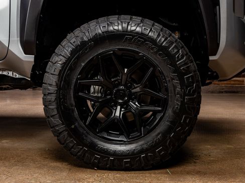 Used 2025 Toyota Tacoma TRD Off-Road image 12