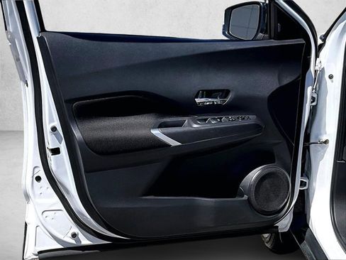 Used 2023 Nissan Kicks SV image 17