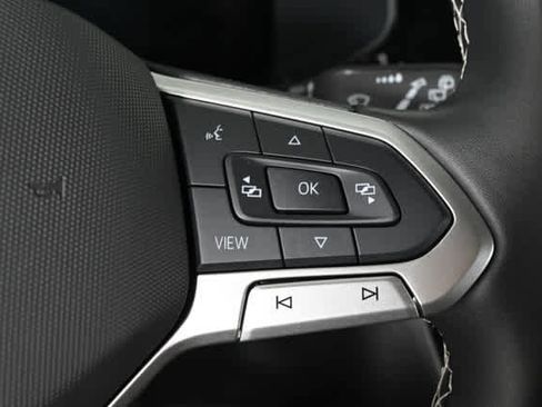 Used 2022 Volkswagen Taos SE FWD image 19